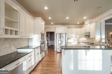 Beautiful 5-bedroom, 4.5-bath home located in the highly - photo 25