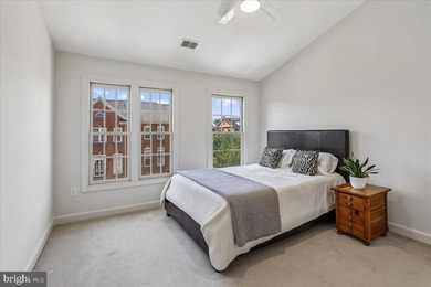 OPEN SUNDAY 7/26, 1-3pm! LIGHT-FILLED & POND VIEW : A FANTASTIC - photo 25