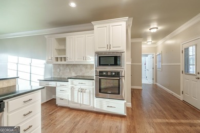 Beautiful 5-bedroom, 4.5-bath home located in the highly - photo 30