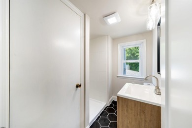 Welcome to 7 Front St, a beautifully renovated 4-bedroom - photo 35