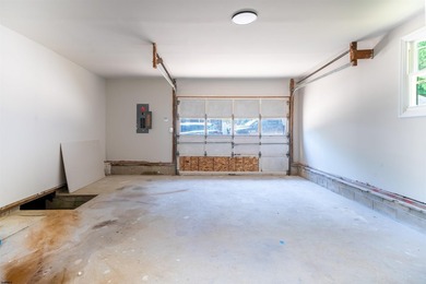 Welcome to 7 Front St, a beautifully renovated 4-bedroom - photo 37