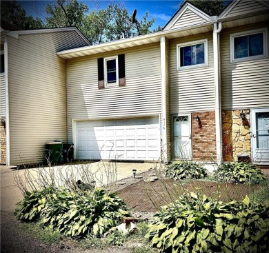 (private lake, pond, creek) Townhome/Townhouse For Sale in Robbinsdale Minnesota