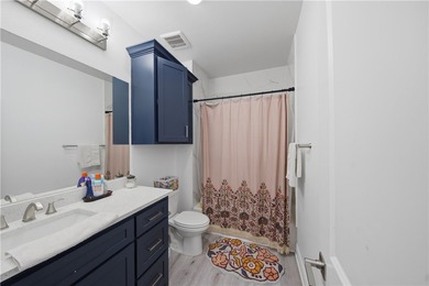 Welcome to this beautifully maintained 4-bedroom, 3-bathroom - photo 15