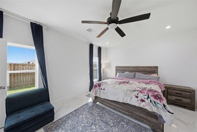 Welcome to this beautifully maintained 4-bedroom, 3-bathroom - photo 17