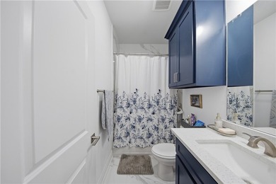 Welcome to this beautifully maintained 4-bedroom, 3-bathroom - photo 22