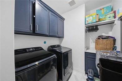 Welcome to this beautifully maintained 4-bedroom, 3-bathroom - photo 23