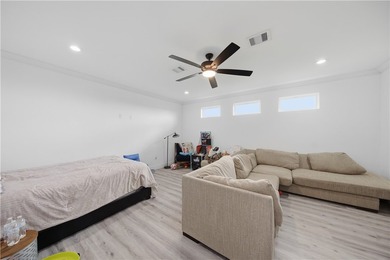 Welcome to this beautifully maintained 4-bedroom, 3-bathroom - photo 24