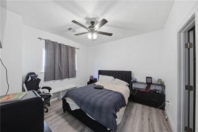 Welcome to this beautifully maintained 4-bedroom, 3-bathroom - photo 25