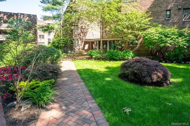 Welcome to this spacious and sun filled large JR 4 Apartment - photo 26