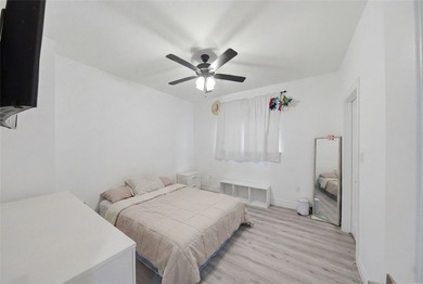Welcome to this beautifully maintained 4-bedroom, 3-bathroom - photo 27
