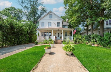 (private lake, pond, coastal) Home Sale Pending in Great Neck New York