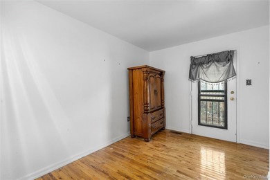 Recently renovated three-bedroom condo on the inside of Nehemiah - photo 14