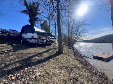 (private lake, pond, creek) Home For Sale in Stockport Ohio