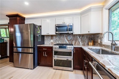 A special waterfront opportunity at 41 Mount View Avenue! This - photo 19