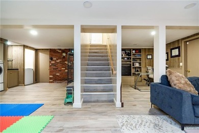 A special waterfront opportunity at 41 Mount View Avenue! This - photo 33