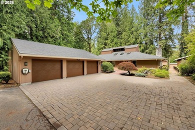 Escape to your own private Pacific Northwest retreat, where - photo 2