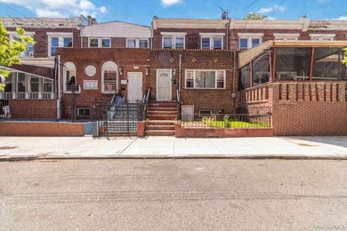 JUST LISTED! SPACIOUS 4 BEDROOM, 2 BATHROOM HOME IN BROOKLYN NY - photo 1