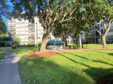**(55+ Community)** Beautiful 2-bedroom, 2-bath unit in - photo 14
