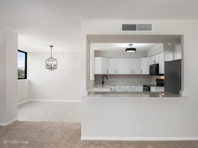 Nestled in the heart of Schaumburg this unit offers a peaceful