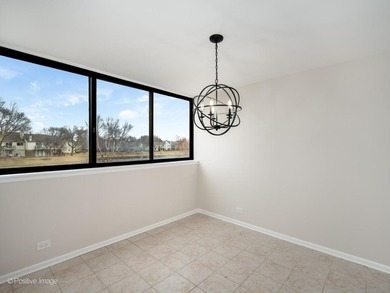 Nestled in the heart of Schaumburg this unit offers a peaceful