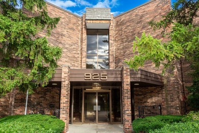 Prestigious Pheasant Creek! Beautifully maintained community - photo 3