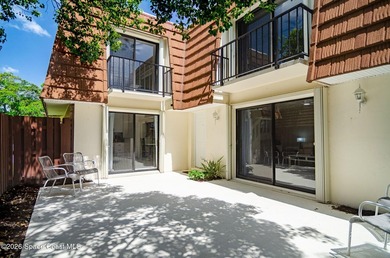 Welcome to this beautifully updated, move-in-ready 2-bedroom, 1 - photo 2