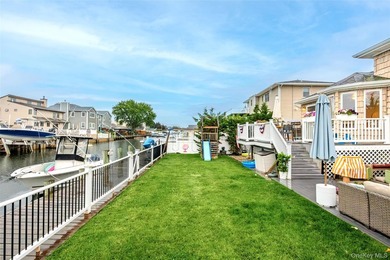Waterfront Perfection in Desirable Massapequa Shores! Welcome to - photo 30