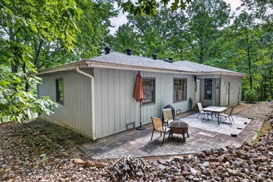Enjoy this cute home on a private 1/3 acre lot between Lake - photo 32