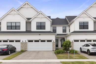 Lake Townhome/Townhouse For Sale in Aurora, Illinois