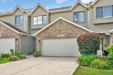 Lake Townhome/Townhouse For Sale in Plainfield, Illinois