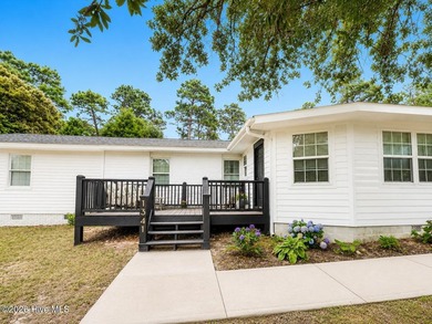 Welcome to this cute and cozy home situated on a rare 1.01-acre - photo 2
