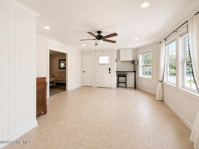 Welcome to this cute and cozy home situated on a rare 1.01-acre - photo 4