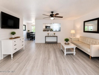 Welcome to this cute and cozy home situated on a rare 1.01-acre - photo 9