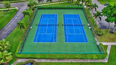 Experience comfort and convenience in this NEWLY RENOVATED - photo 32