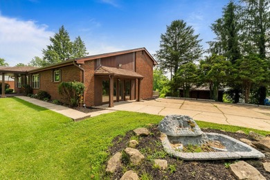 (private lake, pond, creek) Home For Sale in Chesapeake Ohio