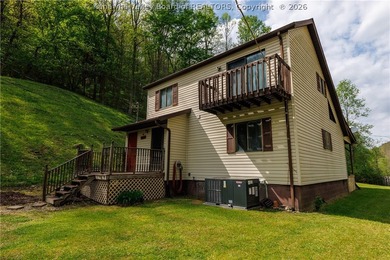 Inviting 3-bedroom, 2 bath home on 1.37 acres featuring an open - photo 7