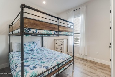 Gorgeous, Trendy Beachside Home - Built in 2021. Turnkey - photo 14