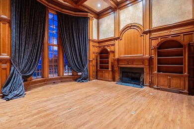 This stunning luxury home seamlessly combines refined elegance - photo 6