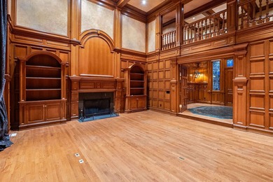 This stunning luxury home seamlessly combines refined elegance - photo 7