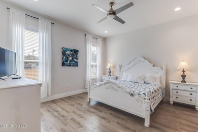 Gorgeous, Trendy Beachside Home - Built in 2021. Turnkey - photo 19