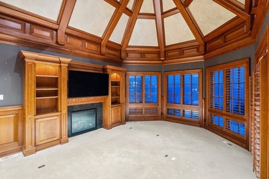 This stunning luxury home seamlessly combines refined elegance - photo 10