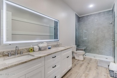 Gorgeous, Trendy Beachside Home - Built in 2021. Turnkey - photo 23