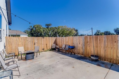 Gorgeous, Trendy Beachside Home - Built in 2021. Turnkey - photo 26