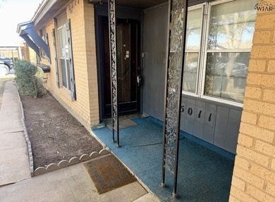 Charming 3-bedroom, 1.5-bath home with Pergo wood and tile - photo 2