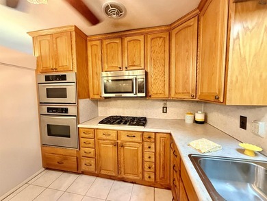 Charming 3-bedroom, 1.5-bath home with Pergo wood and tile - photo 5