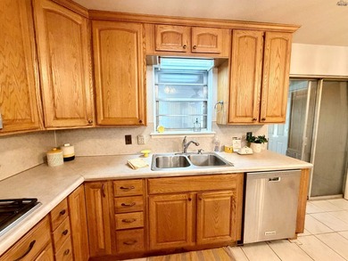 Charming 3-bedroom, 1.5-bath home with Pergo wood and tile - photo 7