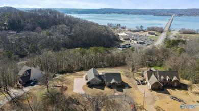 Lake Home For Sale in Guntersville, Alabama