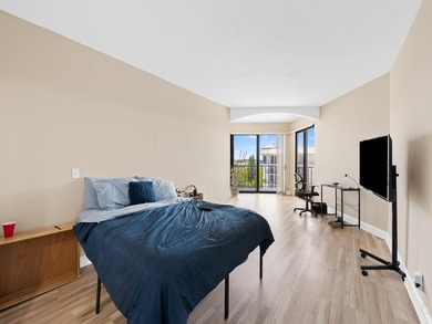 Discover this exceptional penthouse residence offering downtown - photo 13