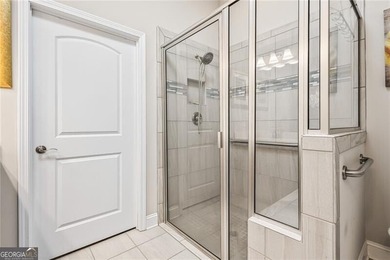 Welcome to easy, elegant living in this stunning 2-bedroom