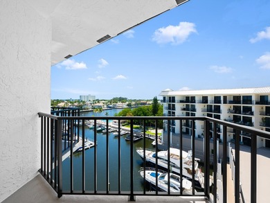 Discover this exceptional penthouse residence offering downtown - photo 15